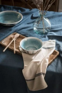 Maisons Du Monde Bols, Tasses Et Mugs Bol En Faïence Blanche Et Bleu Clair Imprimé Poissons - Lot De 2 -Bols, tasses et mugs Soldes Magasin bol en faience blanche et bleu clair imprime poissons 1000 12 33 205525 2
