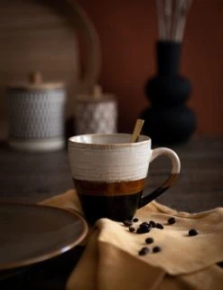 Maisons Du Monde Bols, Tasses Et Mugs Mug En Faïence Crème, Marron Et Grise - Lot De 2 -Bols, tasses et mugs Soldes Magasin mug en faience creme marron et grise 1000 2 21 208014 2