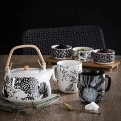Maisons Du Monde Bols, Tasses Et Mugs Mug En Porcelaine Blanche Motif Floral Noir - Lot De 2 -Bols, tasses et mugs Soldes Magasin mug en porcelaine blanche motif floral noir 1000 11 30 195477 2